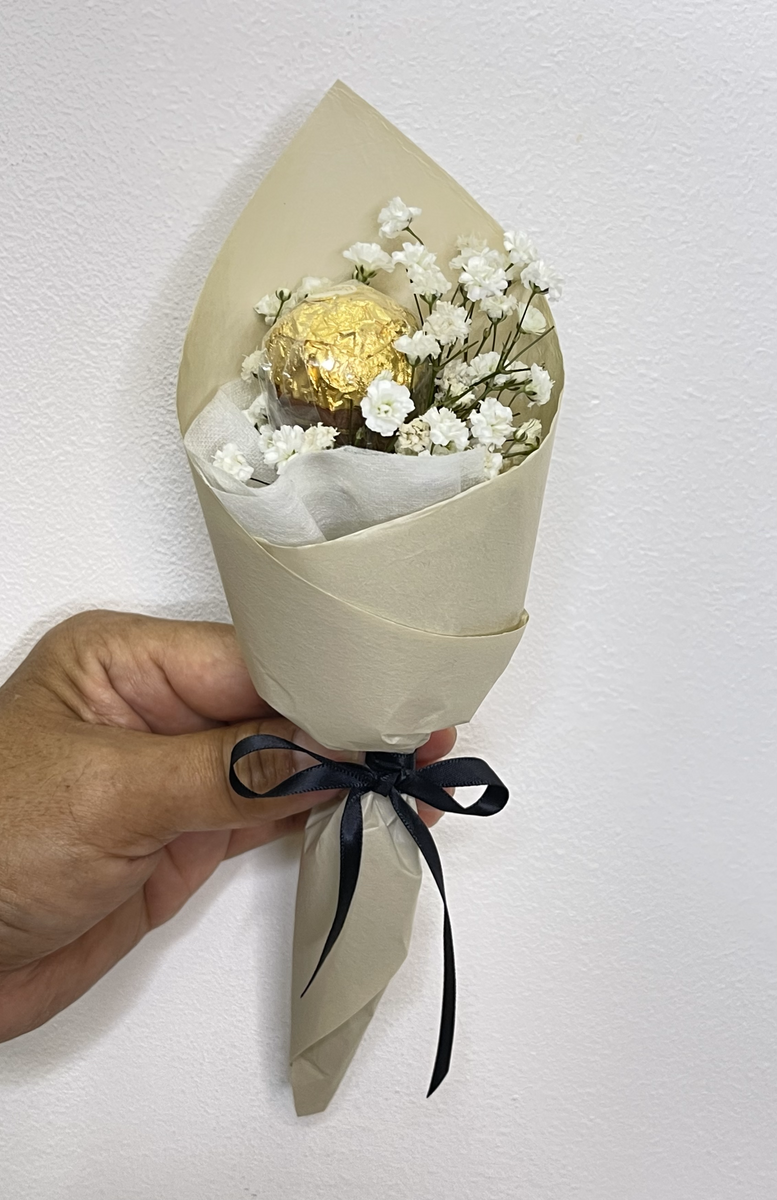 Single Ferrero Rocher Mini Bouquet – D'Hummingbird Online Floral